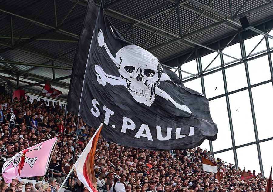 A famosa bandeira dos "Piradas da Liga"