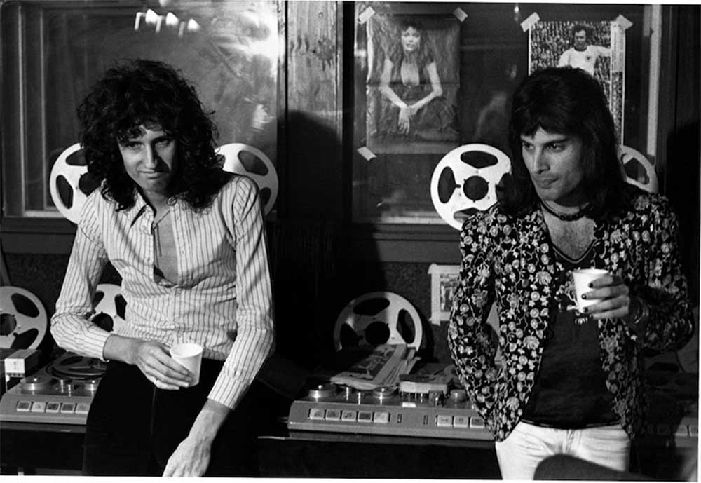 Brian May e Freddie Mercury em estúdio Foto: Mick Rock