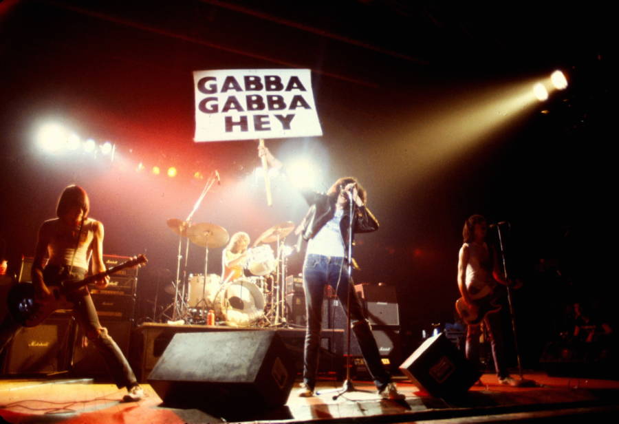 Ramones tocando no CBGB em janeiro de 1978